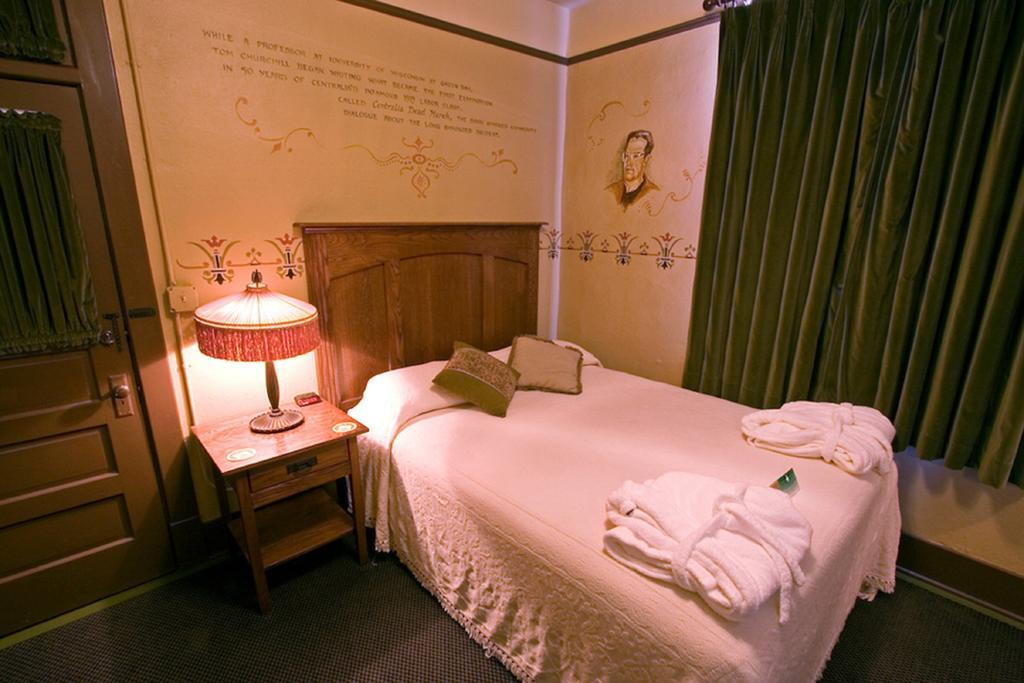 Mcmenamins Olympic Club Villa เซ็นทราเลีย ภายนอก รูปภาพ