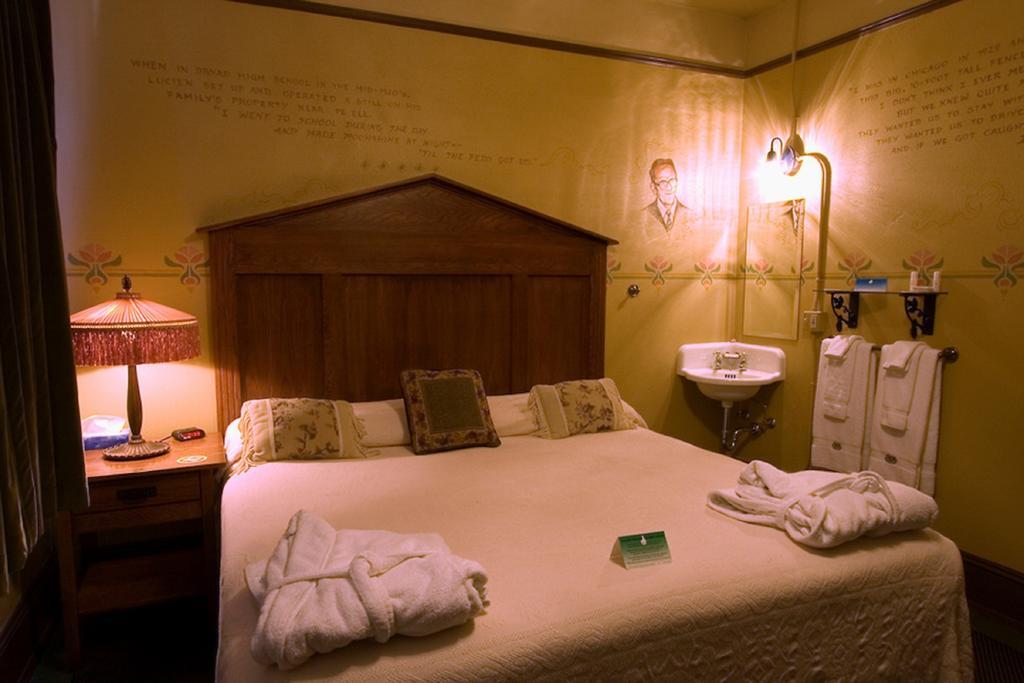Mcmenamins Olympic Club Villa เซ็นทราเลีย ภายนอก รูปภาพ