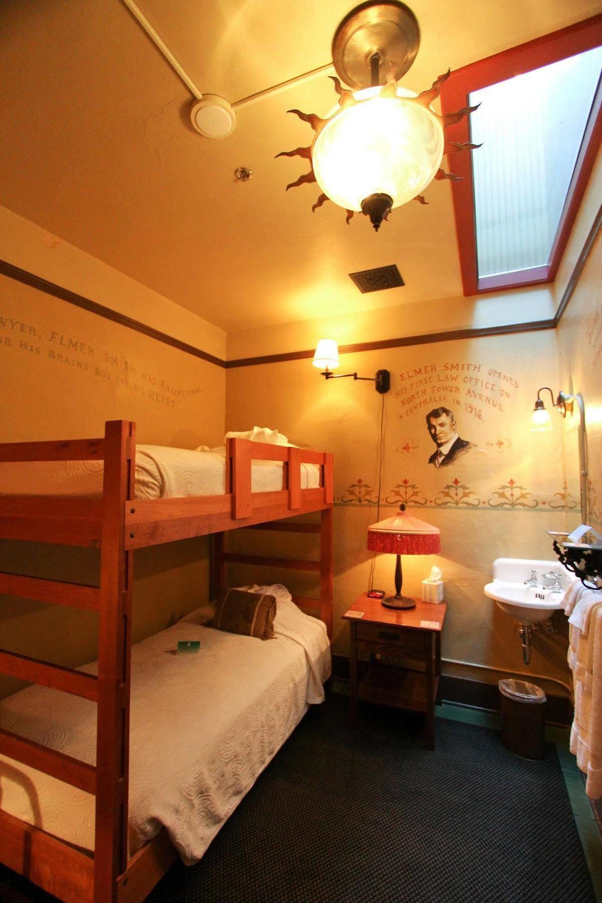Mcmenamins Olympic Club Villa เซ็นทราเลีย ภายนอก รูปภาพ