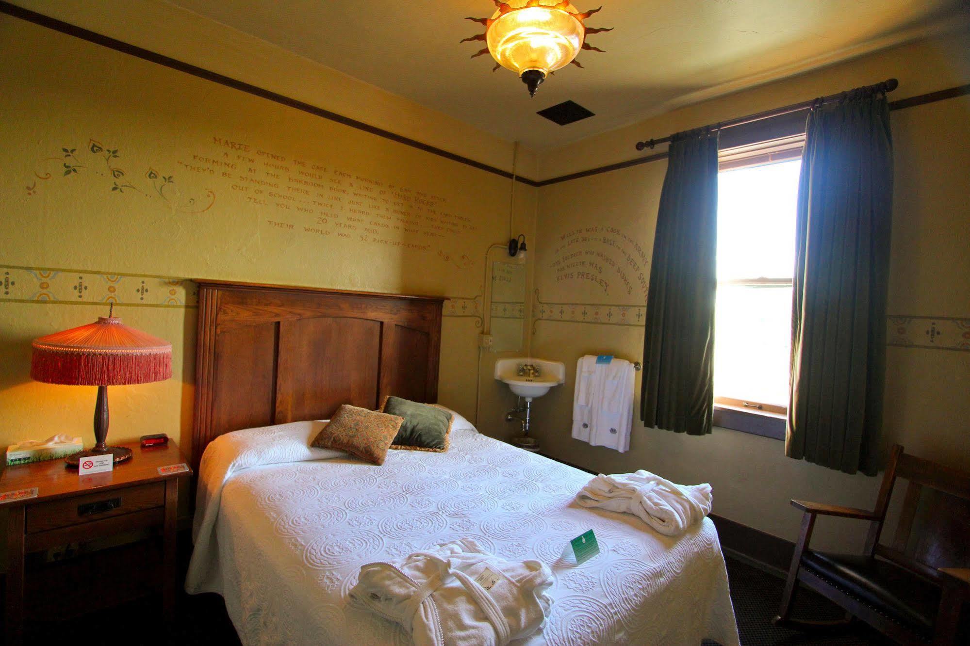 Mcmenamins Olympic Club Villa เซ็นทราเลีย ภายนอก รูปภาพ